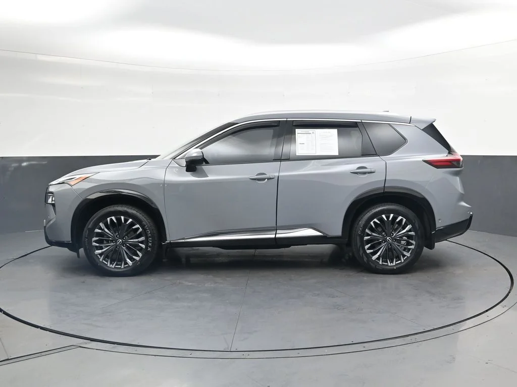 Used 2024 Gray Nissan Platinum image 12