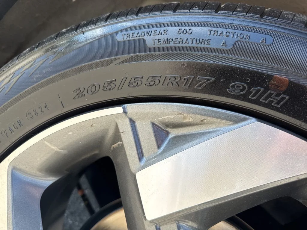 Used 2025 Silver Hyundai SEL image 31