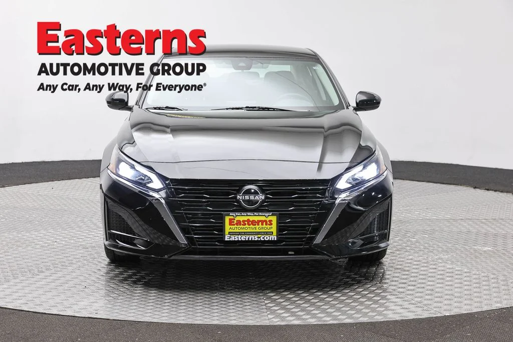 Used 2023 Black Nissan 2.5 SV image 2