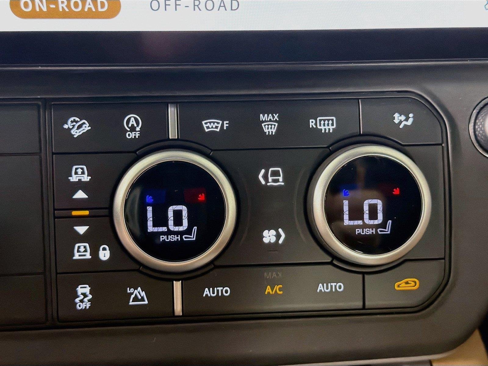 2026 Land Rover Defender V8 - Photo 15