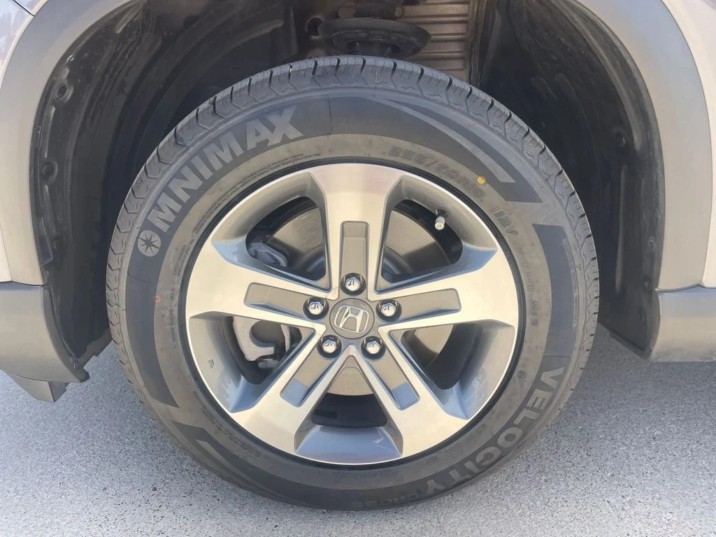 Used 2025 Gray Honda EX-L image 27