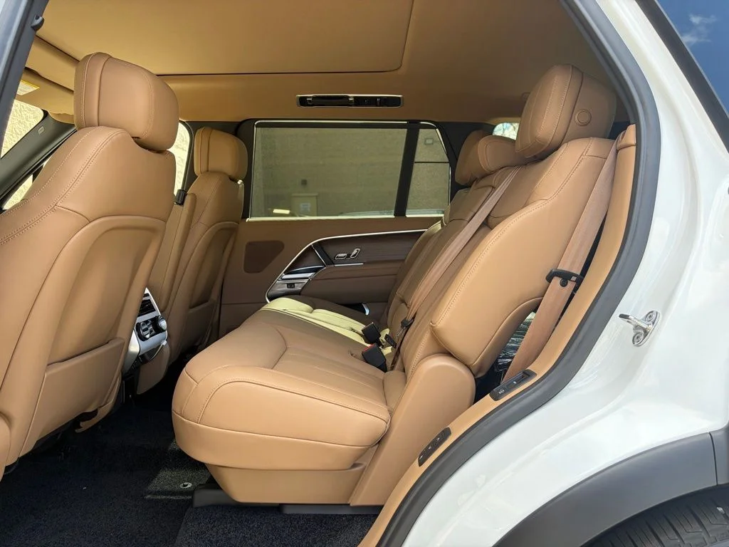 New 2026 Fuji White Land Rover SE image 13