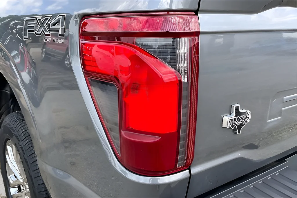 Used 2024 Gray Ford XLT image 31