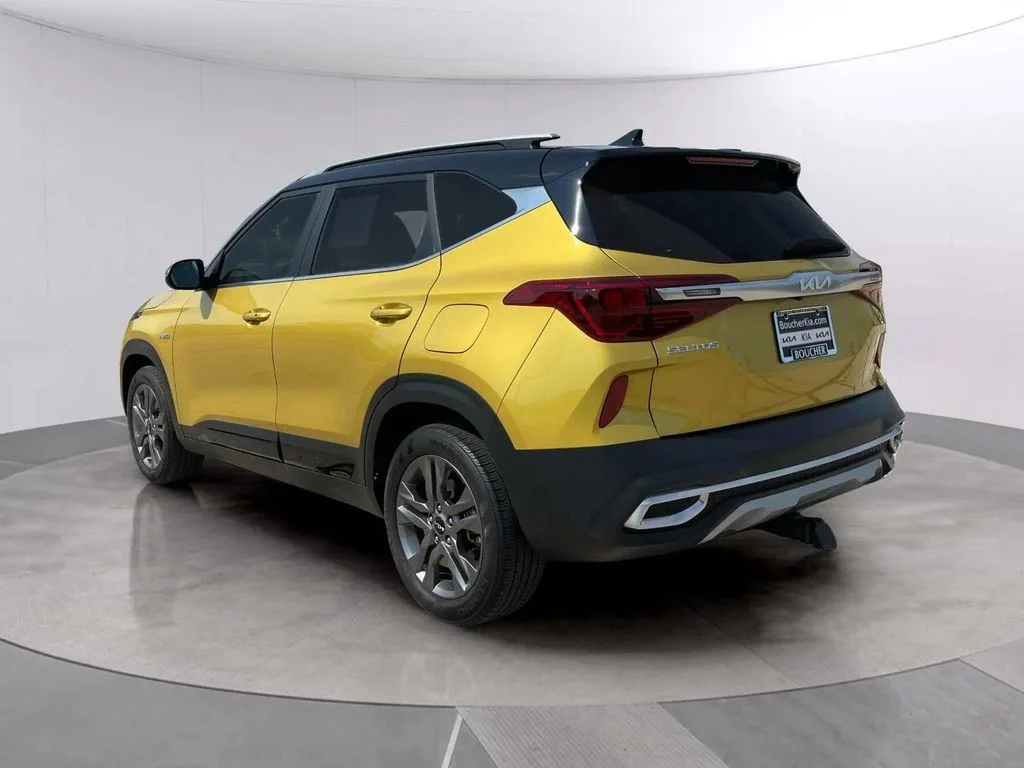 Used 2023 Starbright Yellow/Black Roof Kia S image 3
