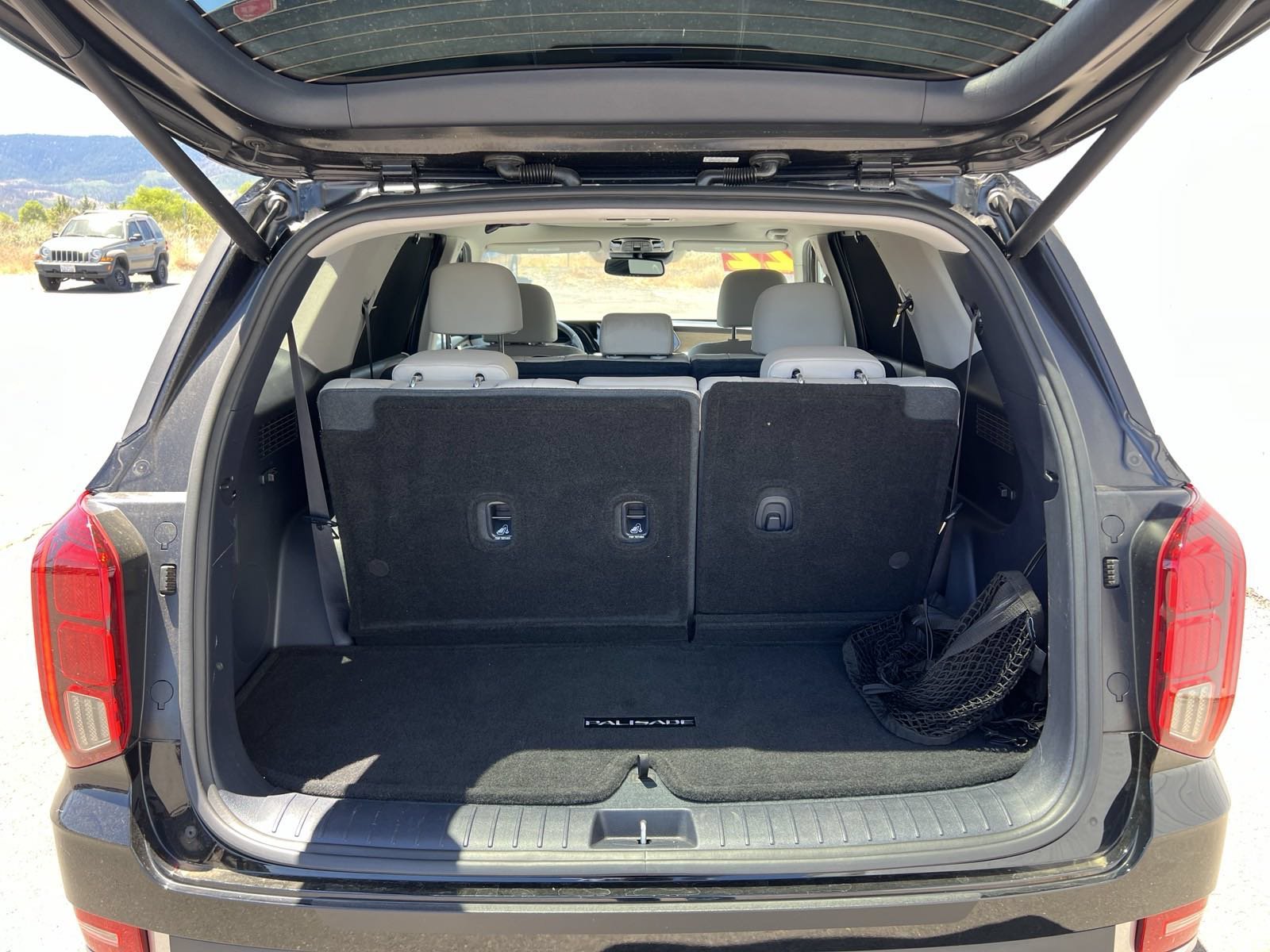 Used 2022 Black Hyundai SEL image 12