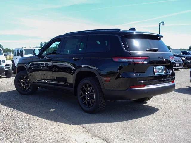 New 2026 Diamond Black Crystal Pearl-Coat Exterior Paint Jeep Altitude image 9