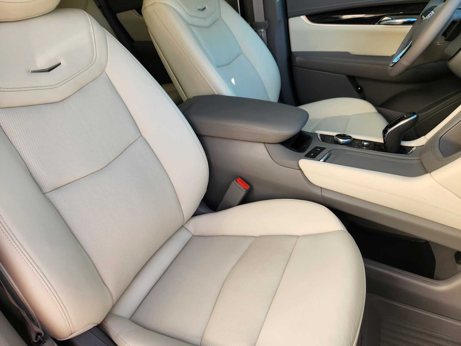 2025 Cadillac XT6 Premium Luxury - Photo 10