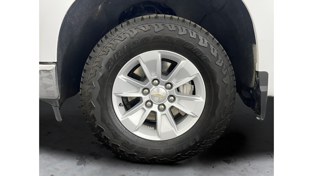 Used 2024 White Chevrolet LT image 32