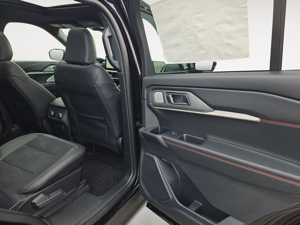 New 2026 AGATE BLACK METALLIC Ford ST image 12