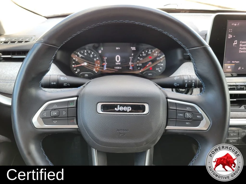 Used 2022 Silver Jeep Latitude image 33