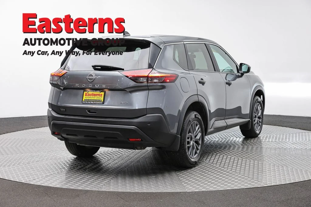 Used 2023 Gray Nissan S image 5