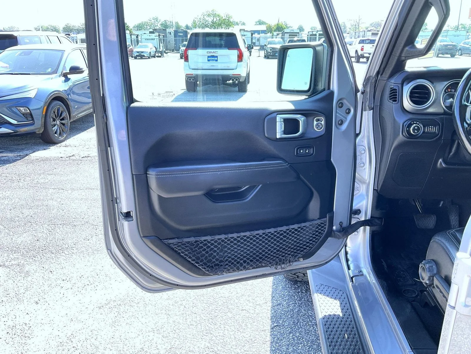 Used 2021 Silver Jeep Overland image 9