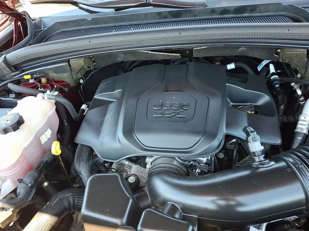 Used 2022 Velvet Red Pearlcoat Jeep Summit image 30