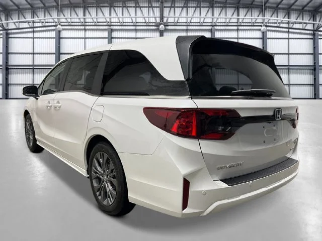 New 2026 Platinum White Pearl Honda Touring image 3