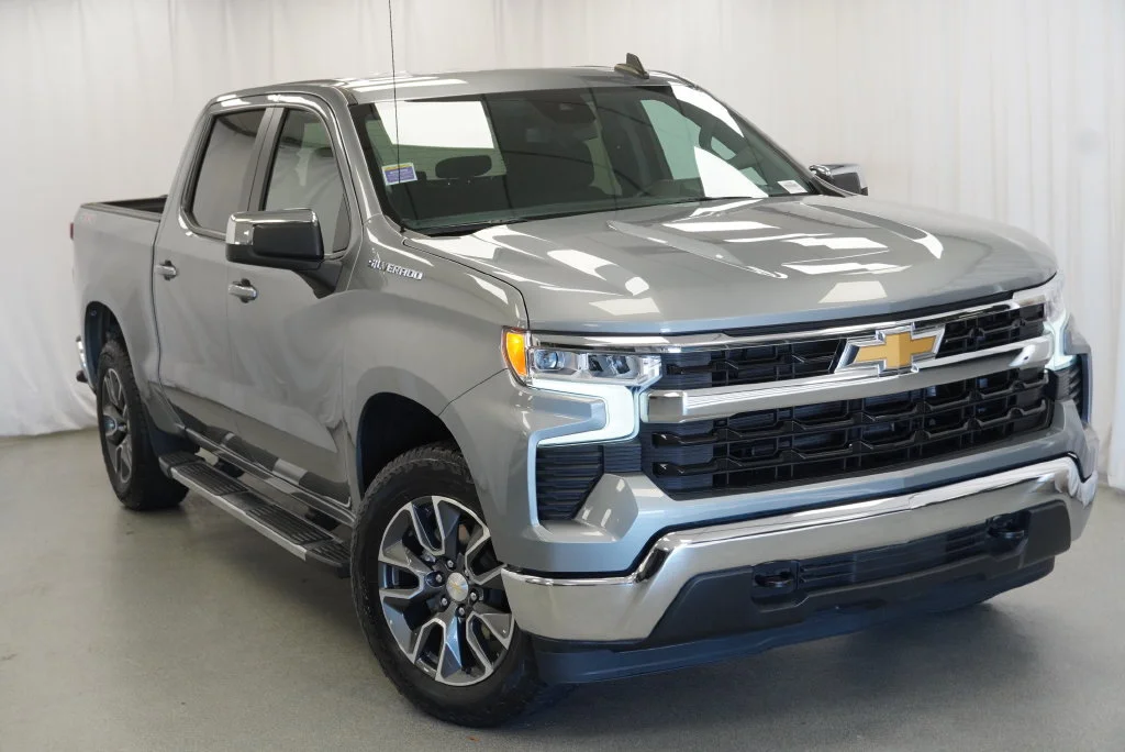 Used 2023 STERLING GRAY METALLIC Chevrolet LT image 13