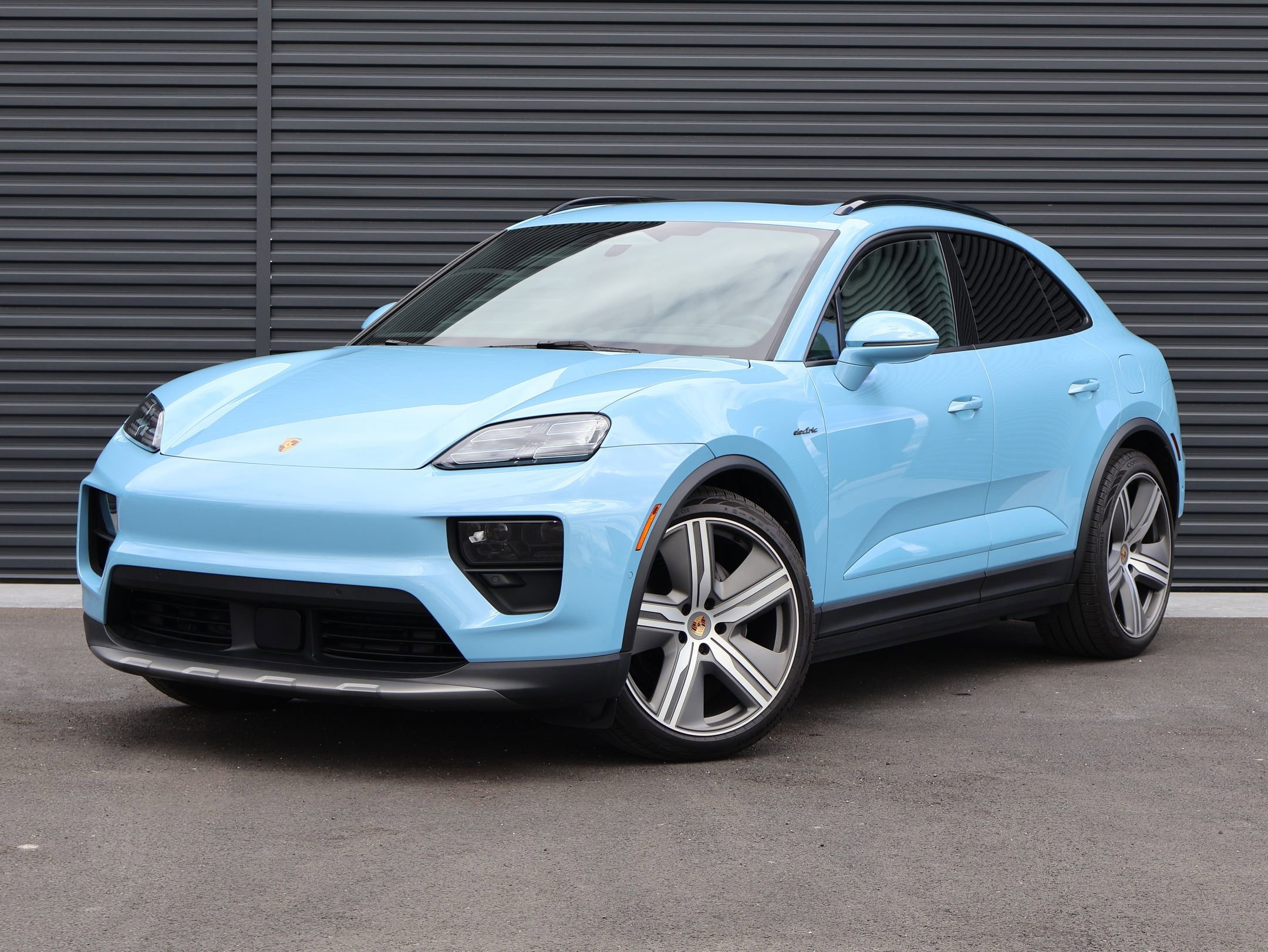 2025 Porsche Macan Macan 4 Electric's photo