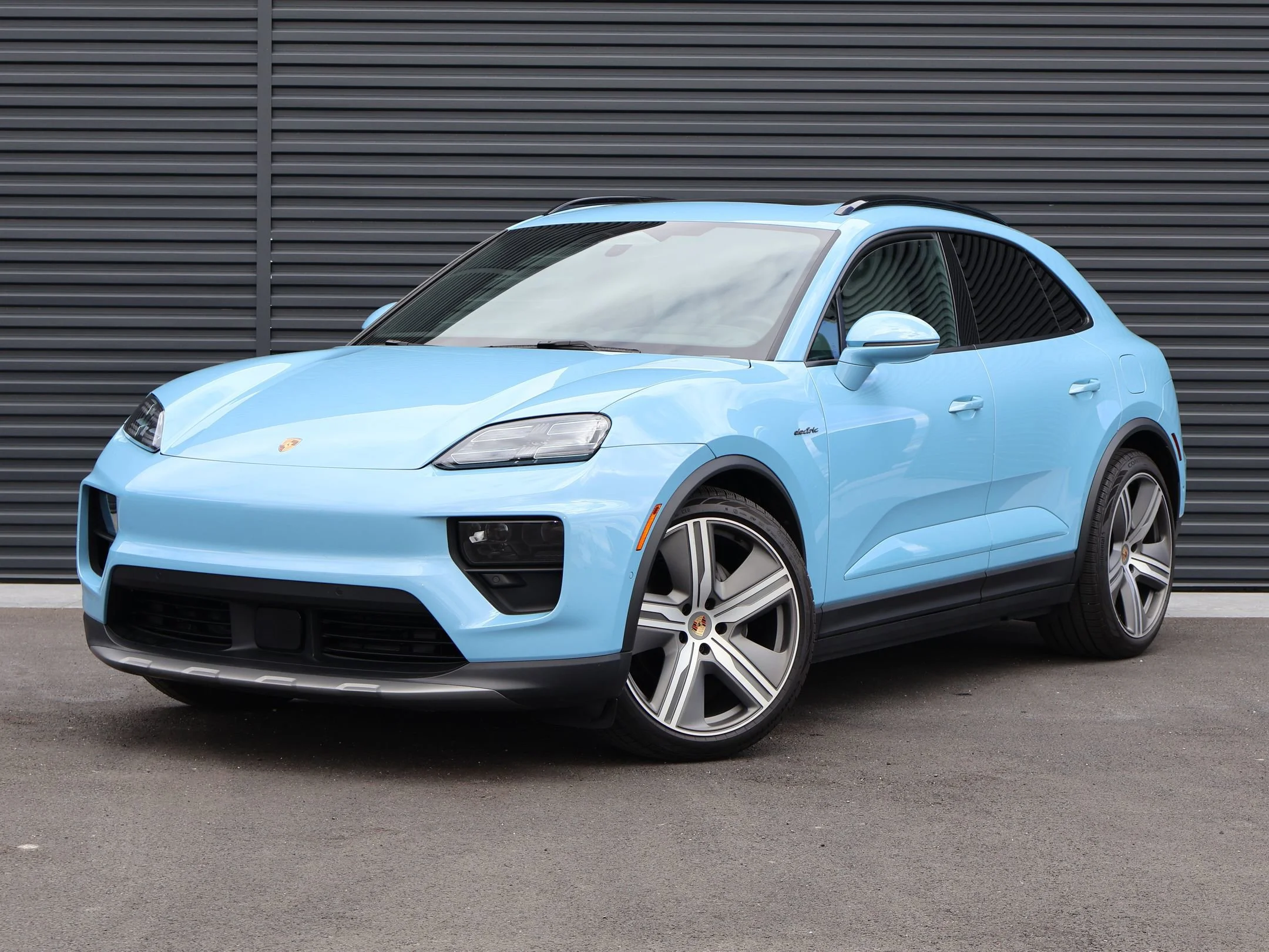 2025 Porsche Macan Macan 4 Electric's photo