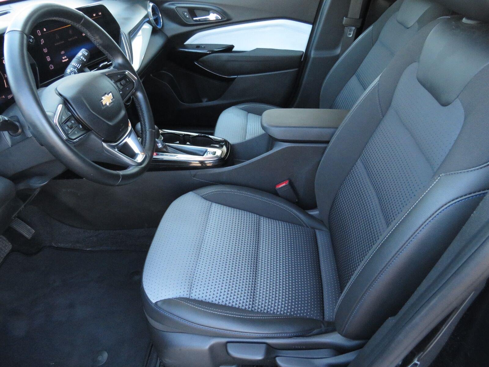 Used 2024 Mosaic Black Metallic Chevrolet LT image 17