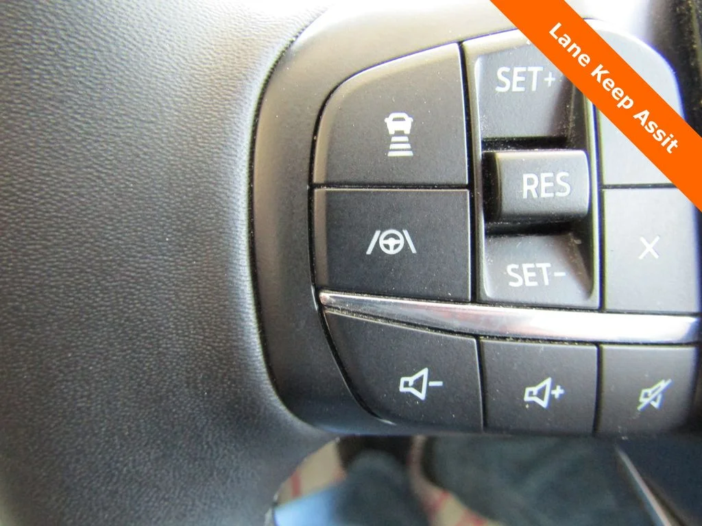 Used 2025 White Ford Lariat image 9