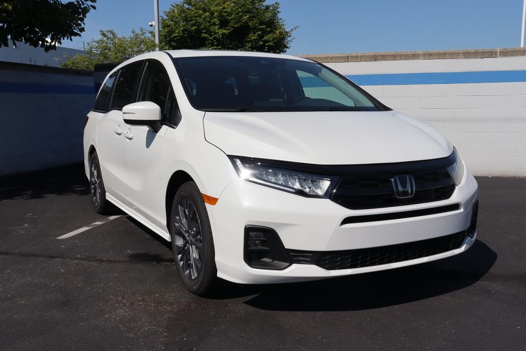 New 2026 Platinum White Pearl Honda Touring image 7