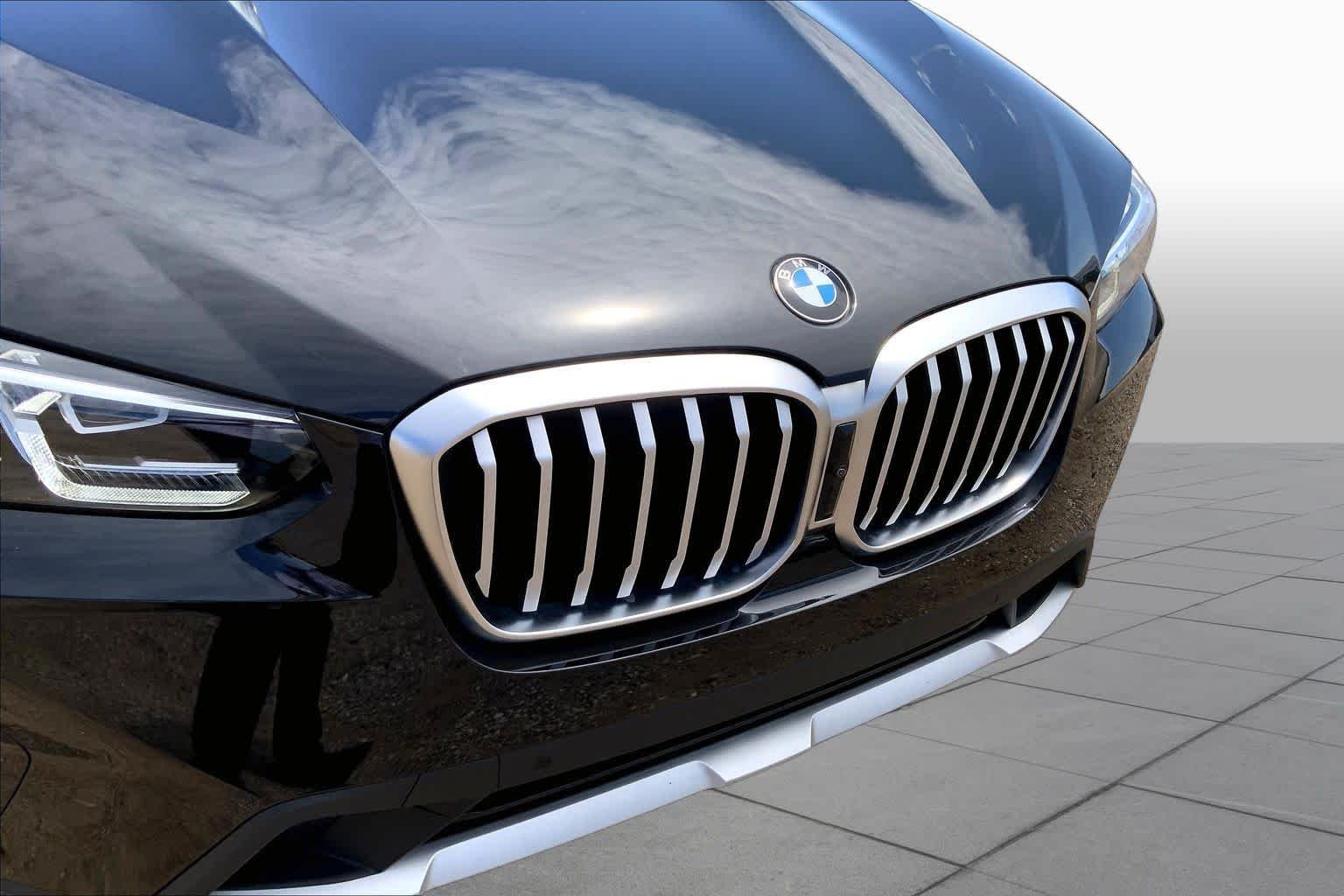 Used 2023 Black Sapphire Metallic BMW xDrive30i image 27