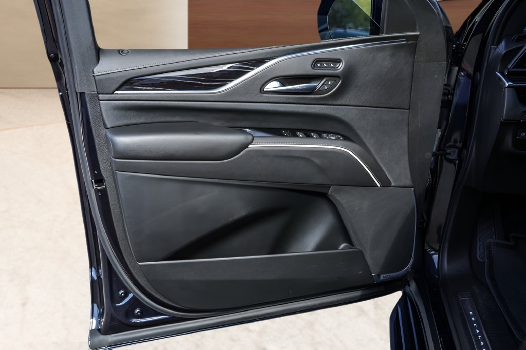Used 2021 DARK MOON BLUE METALLIC Cadillac Sport image 24