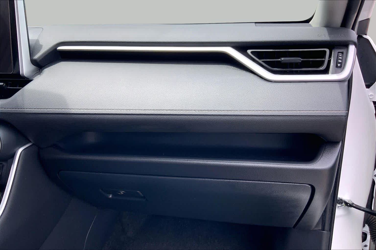 Used 2025 Ice Cap Toyota XLE image 18