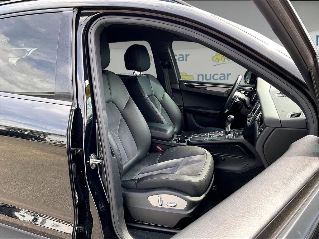 Used 2018 Black Porsche Base image 11