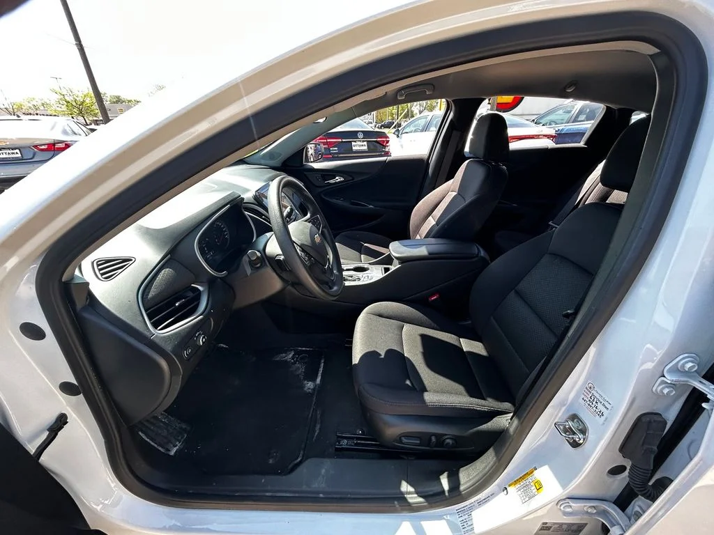 Used 2024 White Chevrolet LT image 23