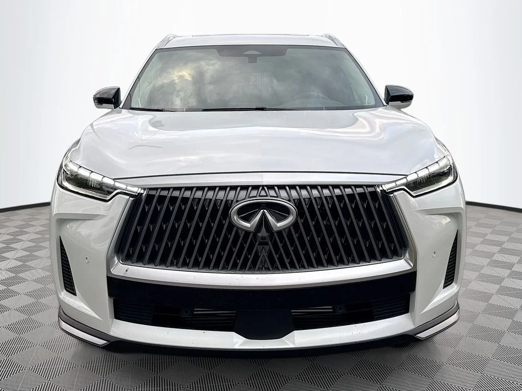 Certified Used 2026 White INFINITI LUXE image 2