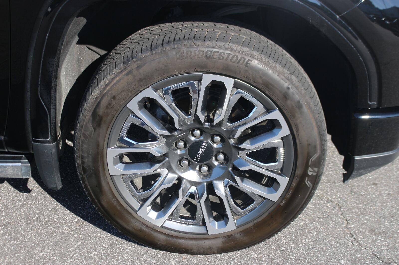 Used 2024 Onyx Black GMC Denali Ultimate image 38