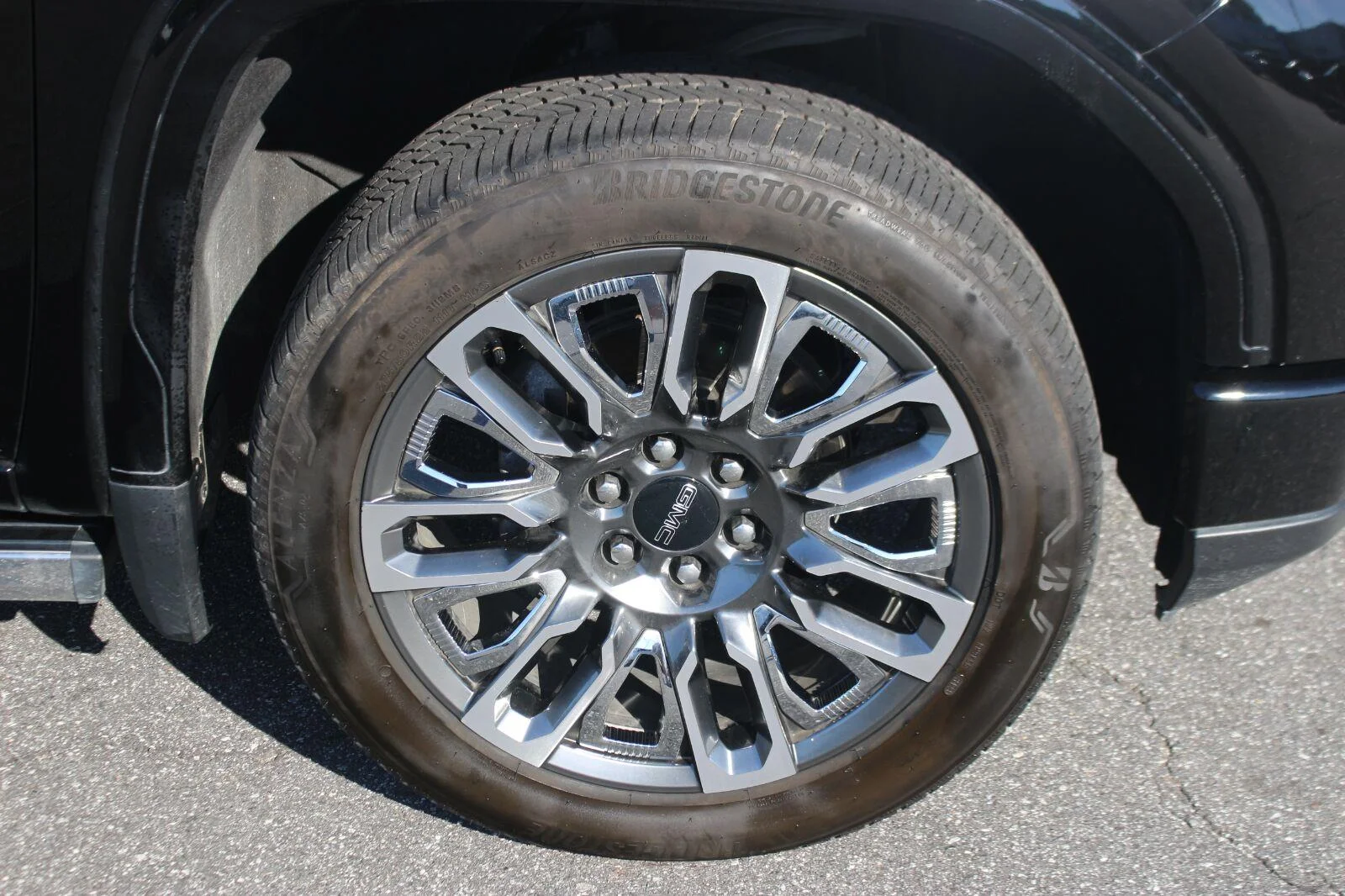 Used 2024 Onyx Black GMC Denali Ultimate image 38