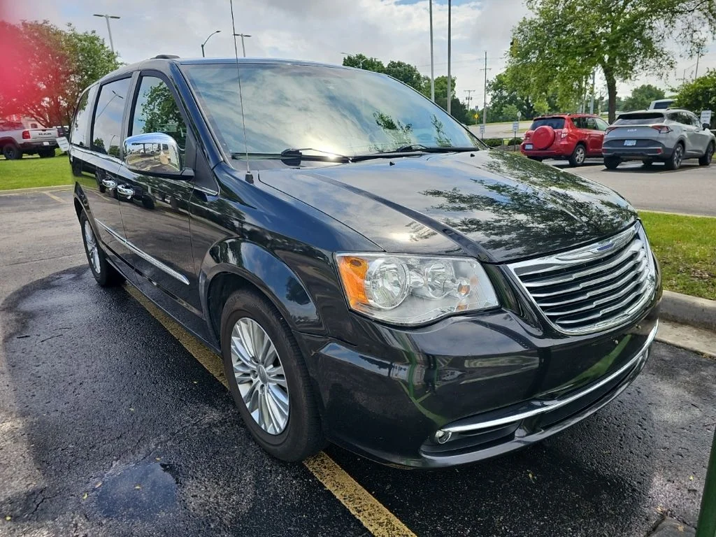 Used 2015 Chrysler Town & Country Touring-L with VIN 2C4RC1CG7FR657101 for sale in Olathe, KS