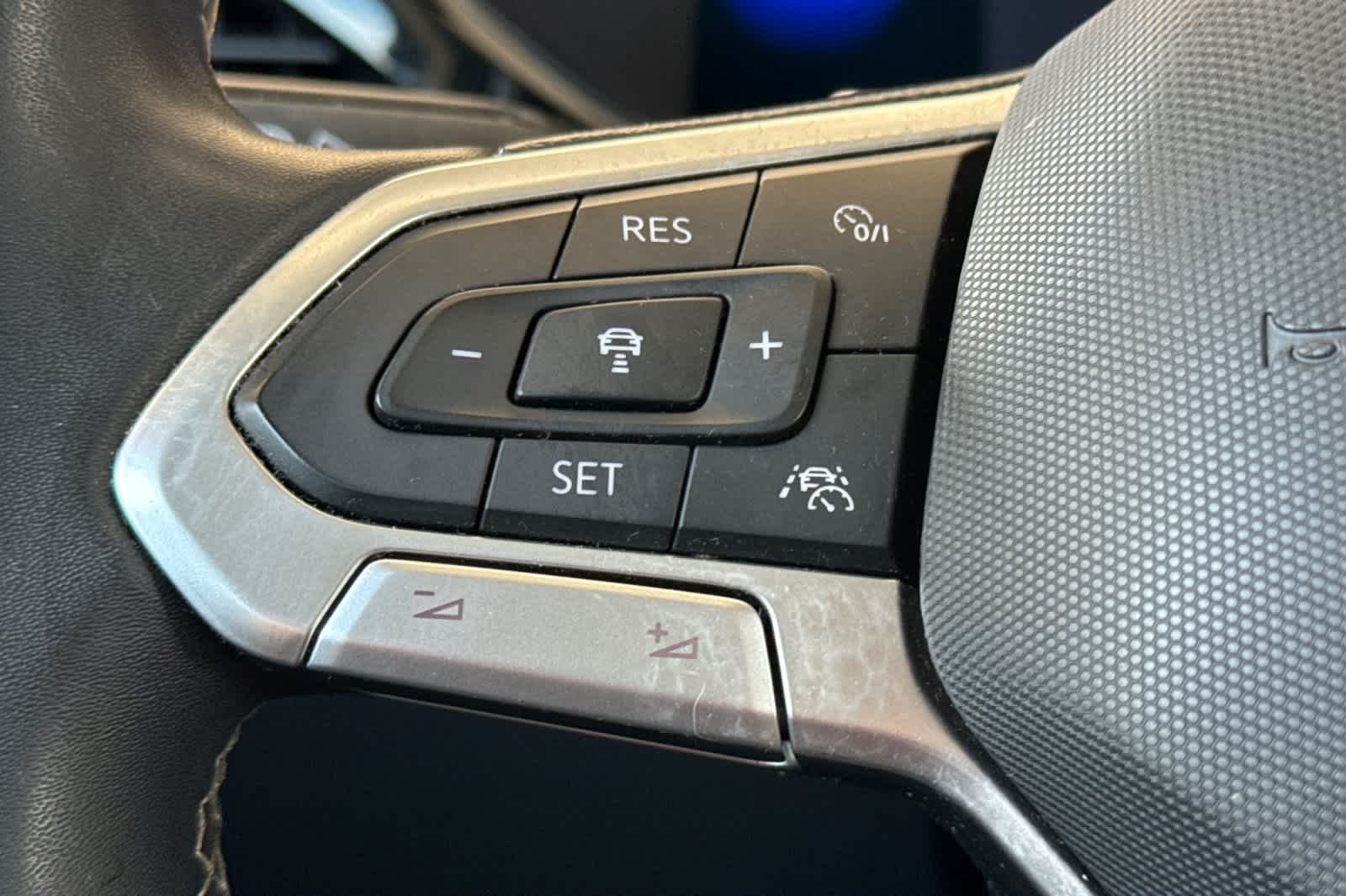 Used 2022 Platinum Gray Metallic Volkswagen S image 25