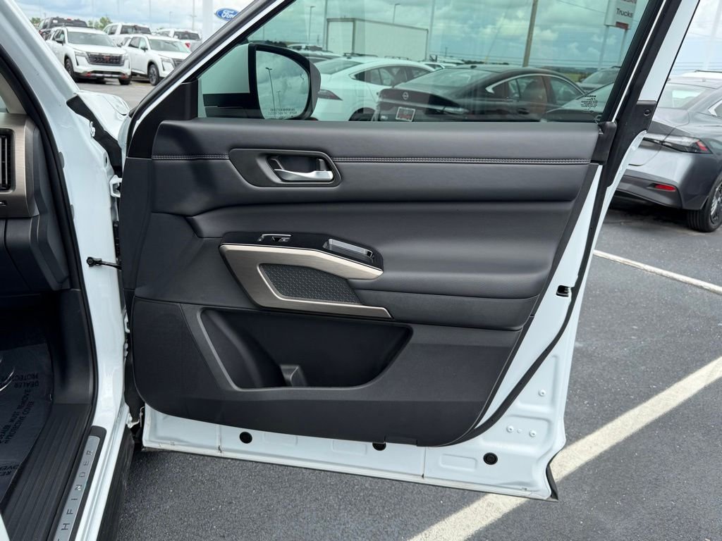 Certified Used 2025 White Nissan Platinum image 28
