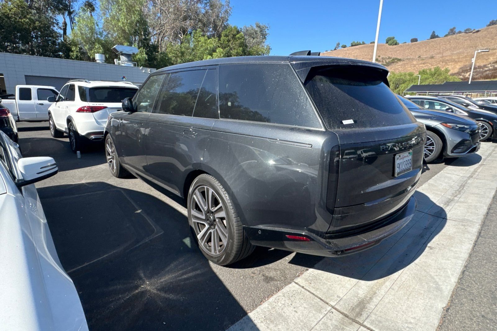 Used 2023  Land Rover SE image 10