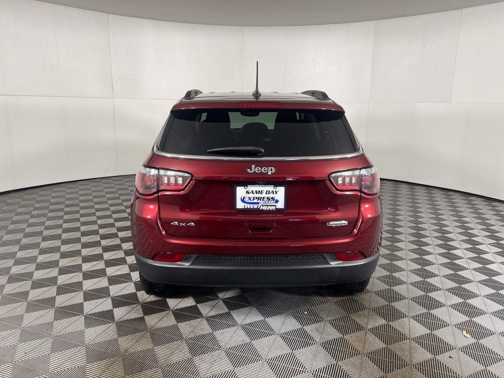 Certified Used 2022 Velvet Red Pearlcoat Jeep Latitude image 8