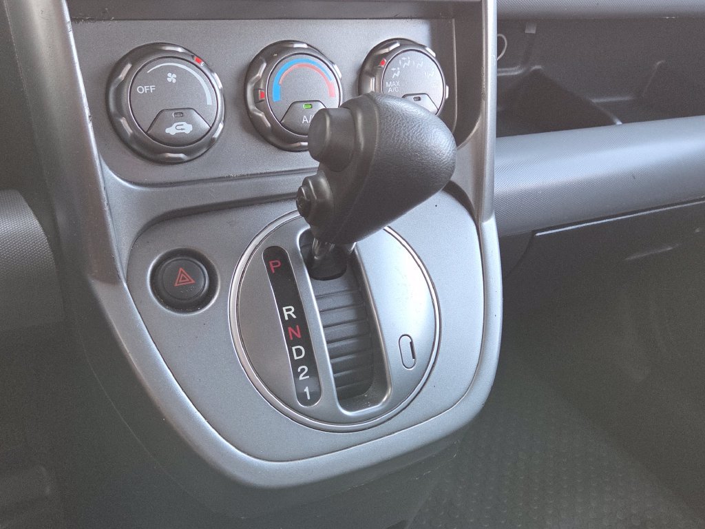 Used 2004  Honda LX image 25
