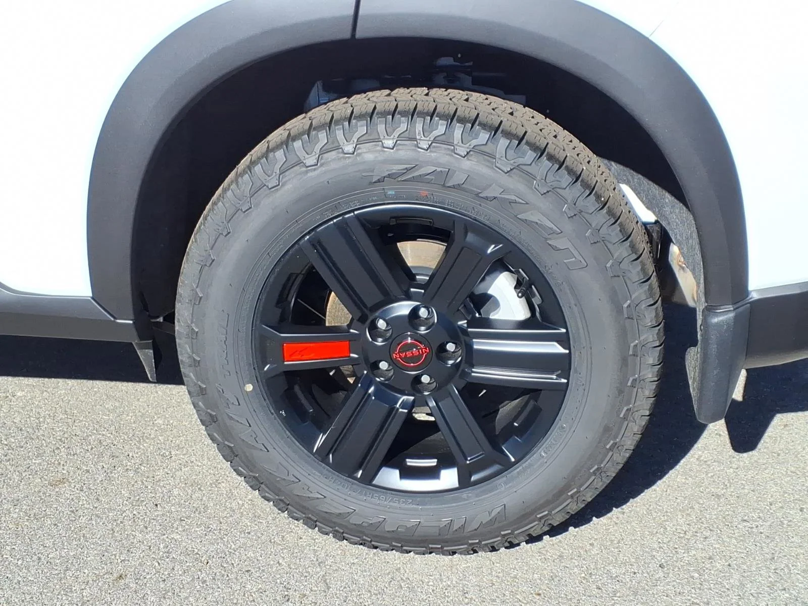New 2026 Everest White Pearl TriCoat Nissan Rock Creek® image 5