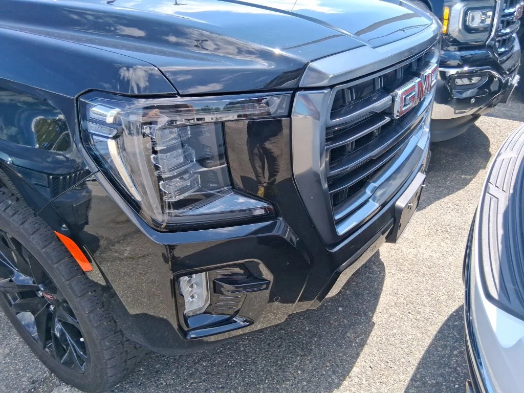 Used 2022 Black GMC AT4 image 17