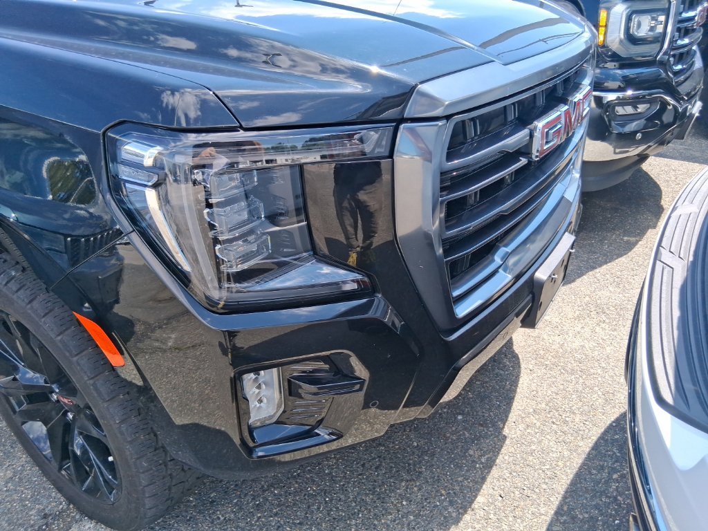 Used 2022 Black GMC AT4 image 17