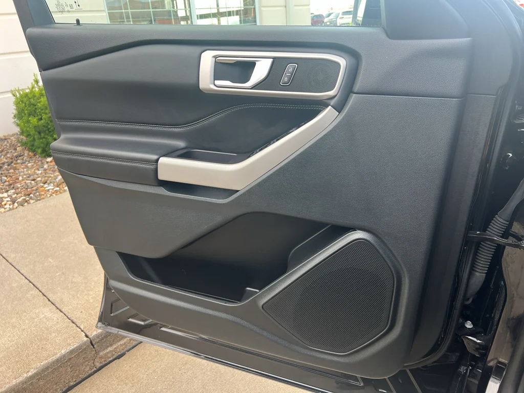 Used 2024 Agate Black Metallic Ford XLT image 23