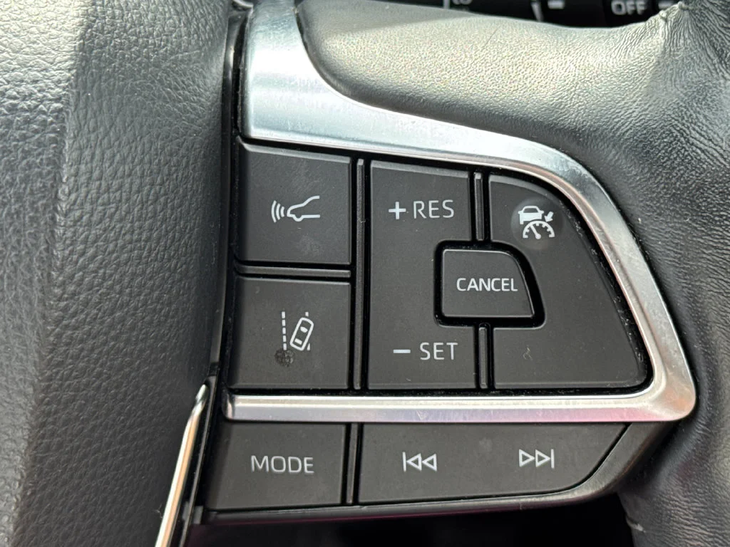 Used 2020 White Toyota Platinum image 26