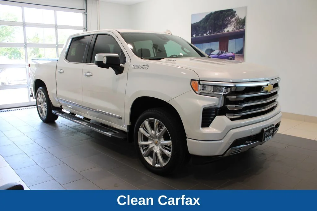 Used 2024 Pearl Chevrolet High Country image 2
