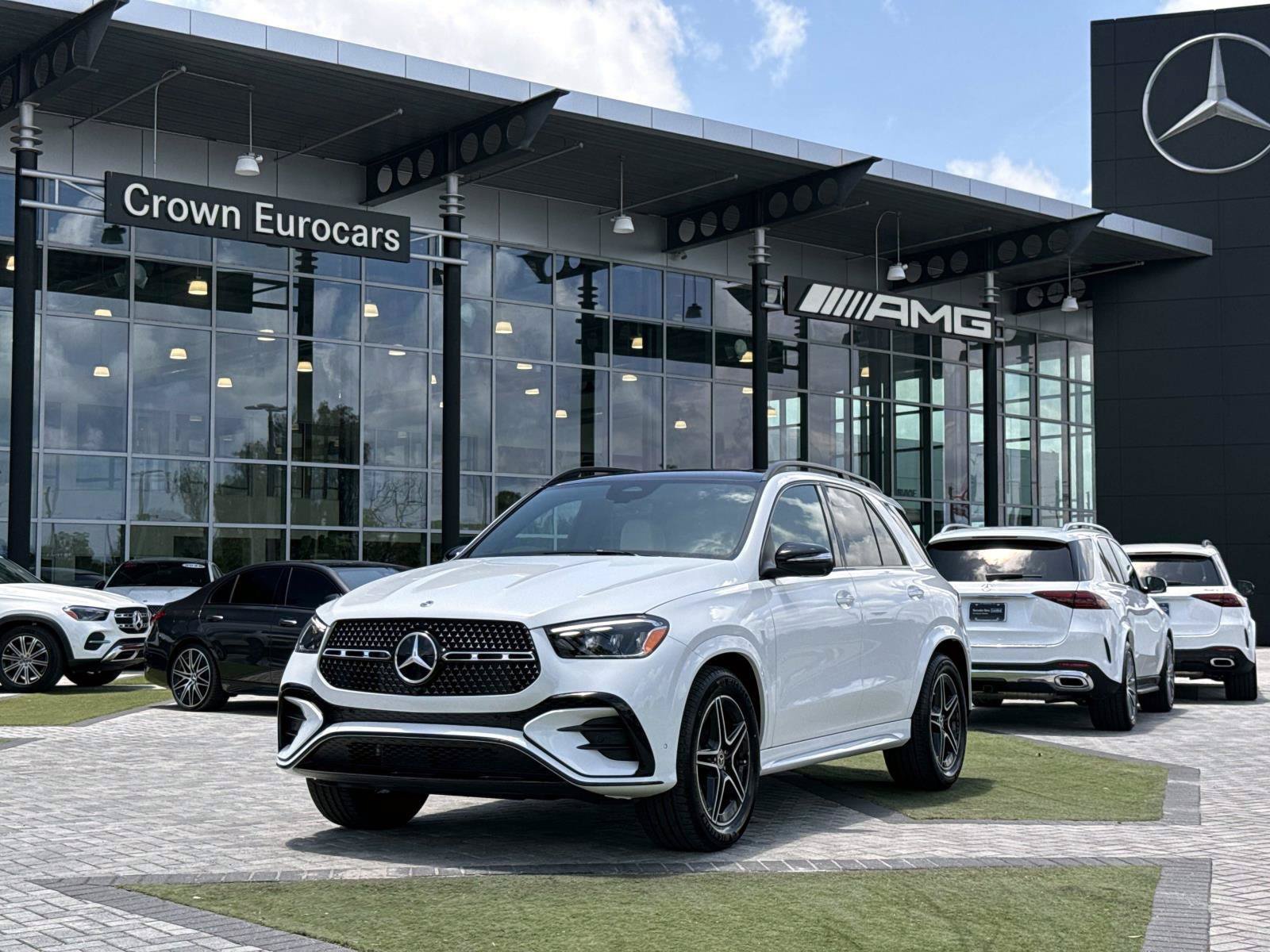 New 2026 Moonlight White Mercedes-Benz 350 4MATIC® SUV image 1