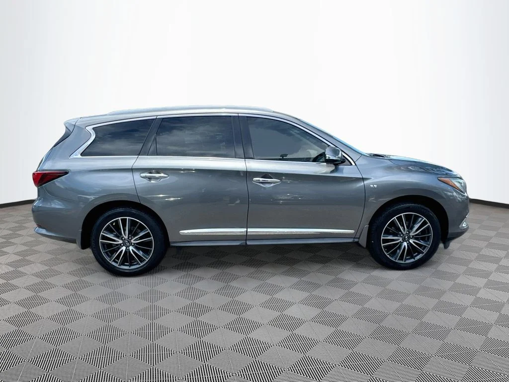 Used 2018 Gray INFINITI Base image 5