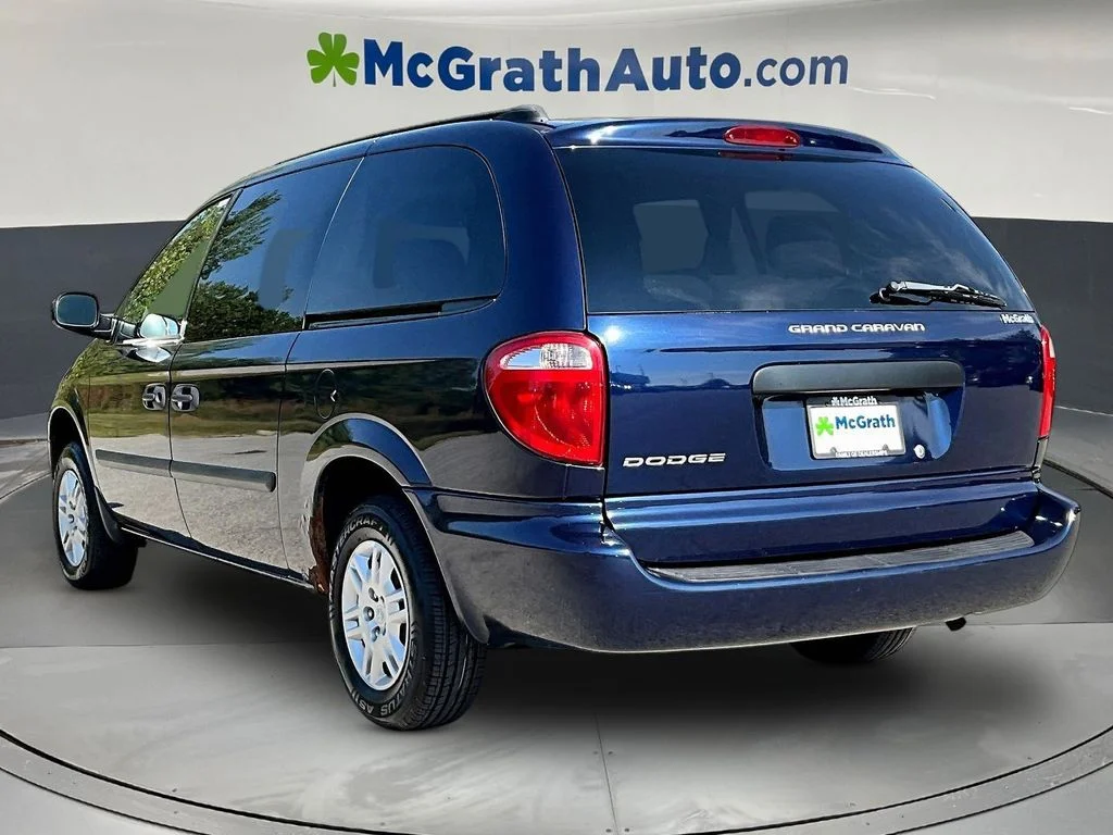 Used 2005 Blue Dodge SE image 4
