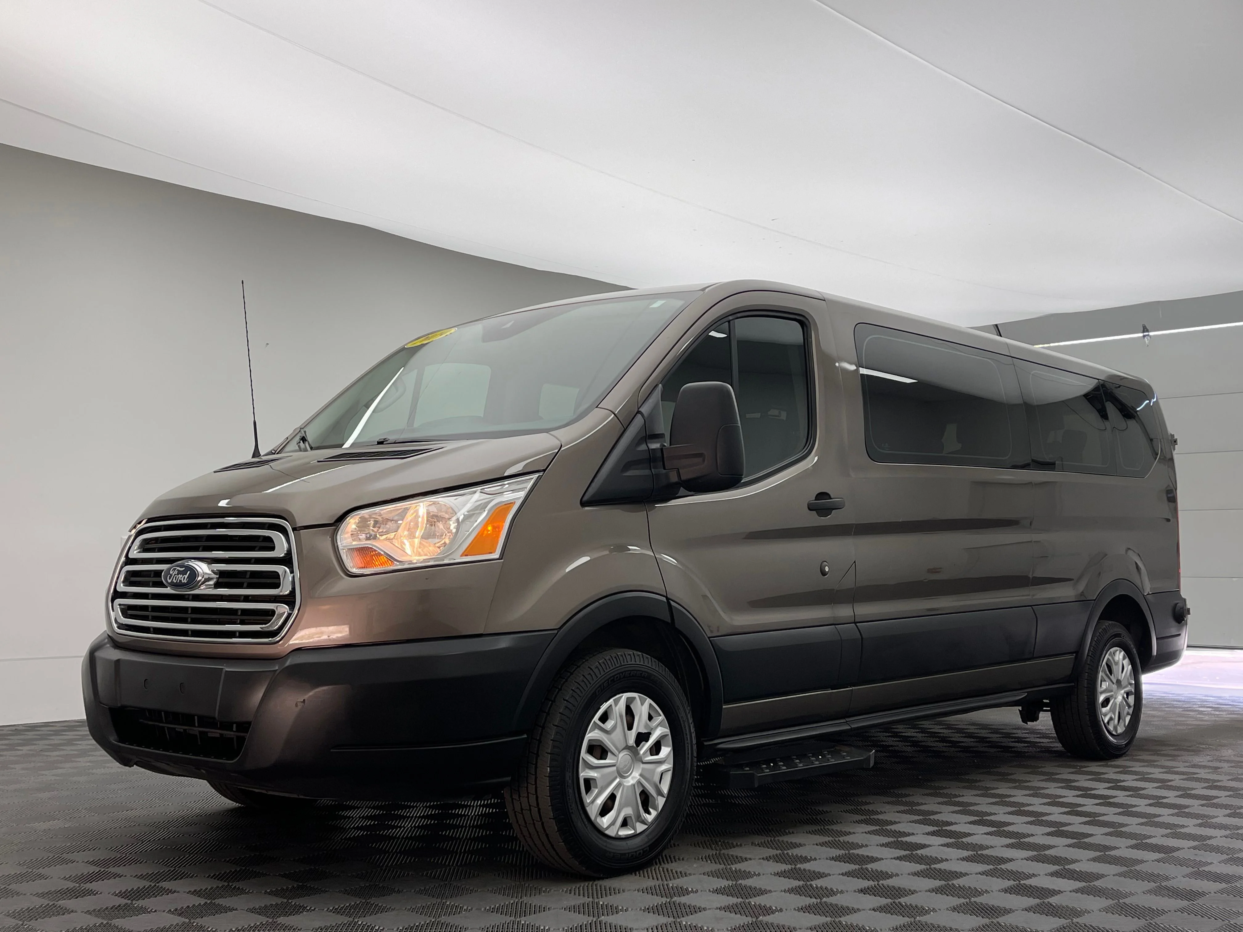 Used 2019 Stone Gray Metallic Ford XLT image 2