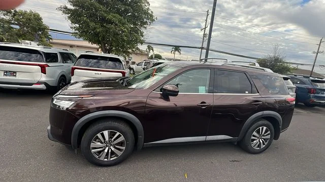 Used 2022 Brown Nissan SL image 2