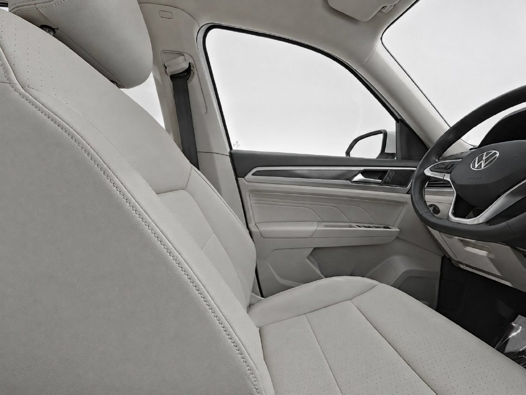 Certified Used 2022 Pure White Volkswagen 2.0T SE image 22
